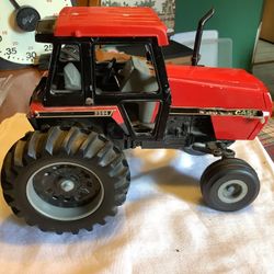 ERTL CASE INTERNATIONAL 3294 TRACTOR FRONT WHEEL DRIVE 1/16Th Red
