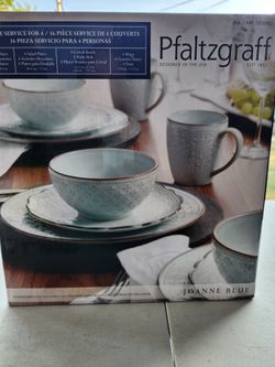 Pfaltzgraff 16 Piece  DInner Set