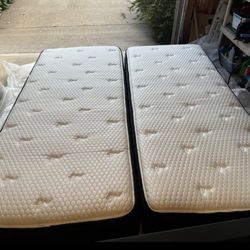 Like New Split California King Hybrid Memory Foam Mattress
