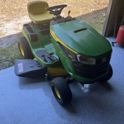 John Deere Riding Mower (Like New)