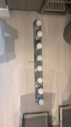 Lámpara cromado de 8 bombillos