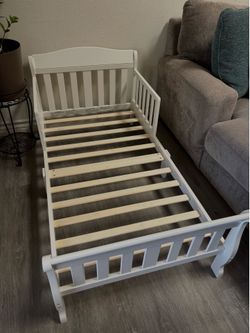 Delta Children Canton Toddler Bed