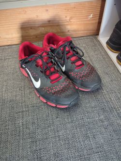 Nike Free Run 7.0 trainers in black and red