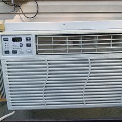 6000 BTU Window Unit BLOWS ICE FRIGID Cold And Whisper Quiet 
