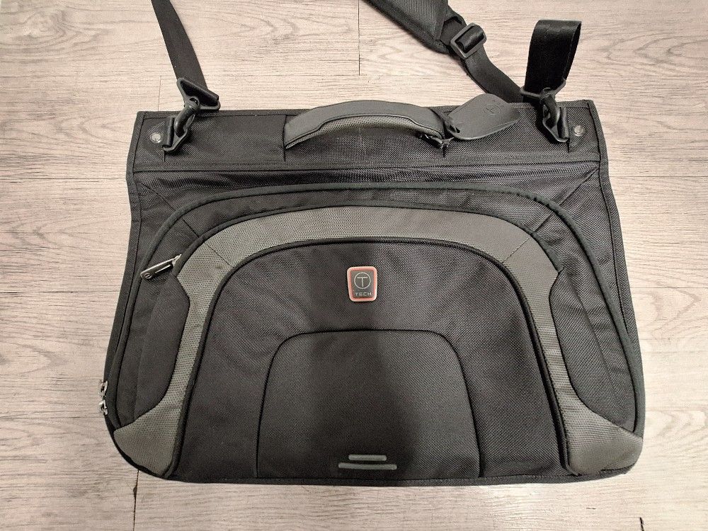 Tumi T-Tech Ballistic Nylon Tri-Fold Carry On Garment Bag | 6733D