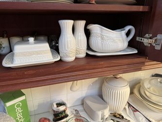 Gravy Boat Set W/ Salt And Pepper Butter Dish