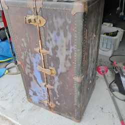 Antique Stagecoach Suitcase Complete With Antique Hangers