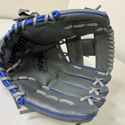 Wilson A450 Right Hand Throw 10.75” Baseball Glove Rare size