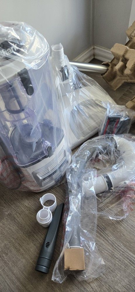 Shark NV356E V5 Navigator Lift-Away Professional Upright Vacuum