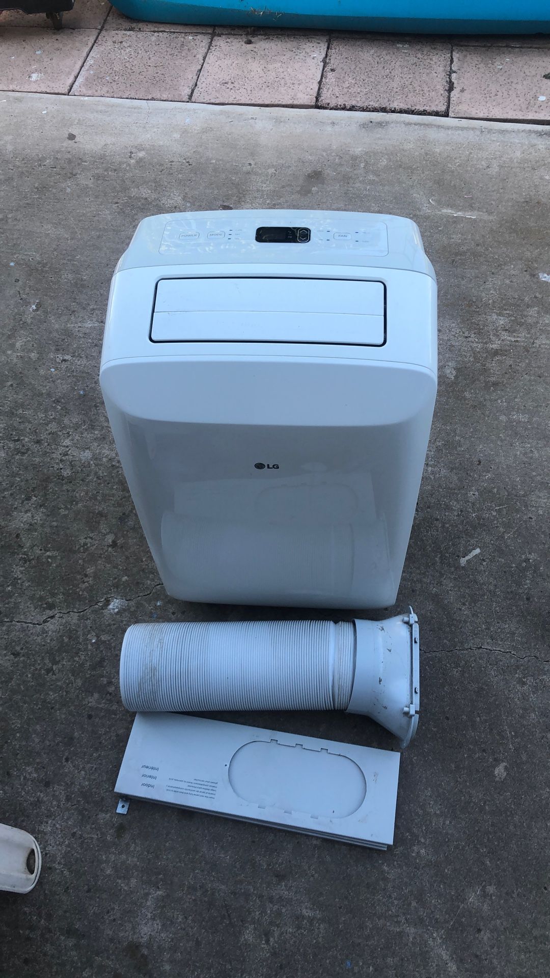 LG Portable AC 8,000 BTU Includes The Hose And Attached Windows