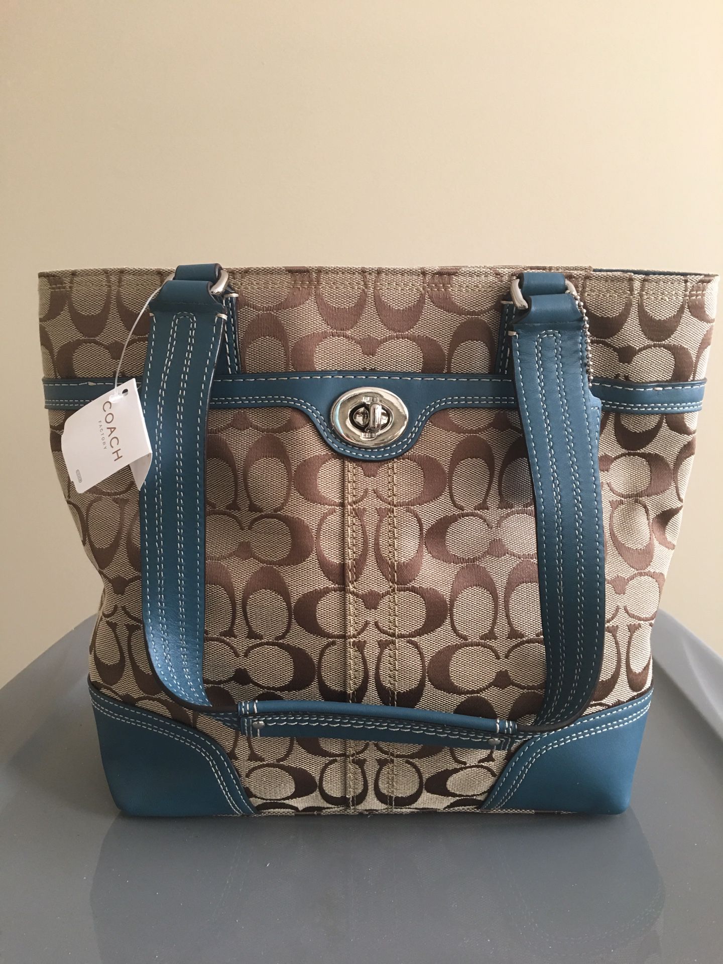 Ladies coach Tote bag. / purse brand new $60