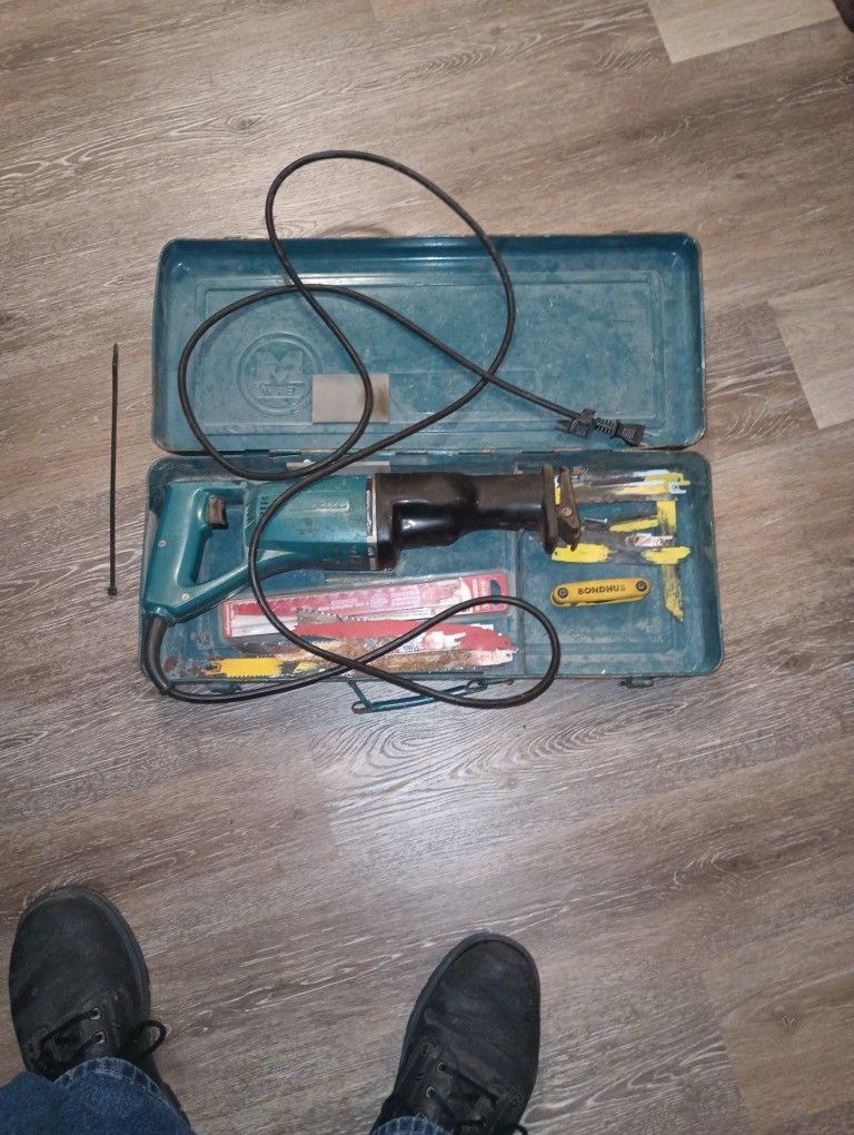 Makita Sawzall,With Extra Blades