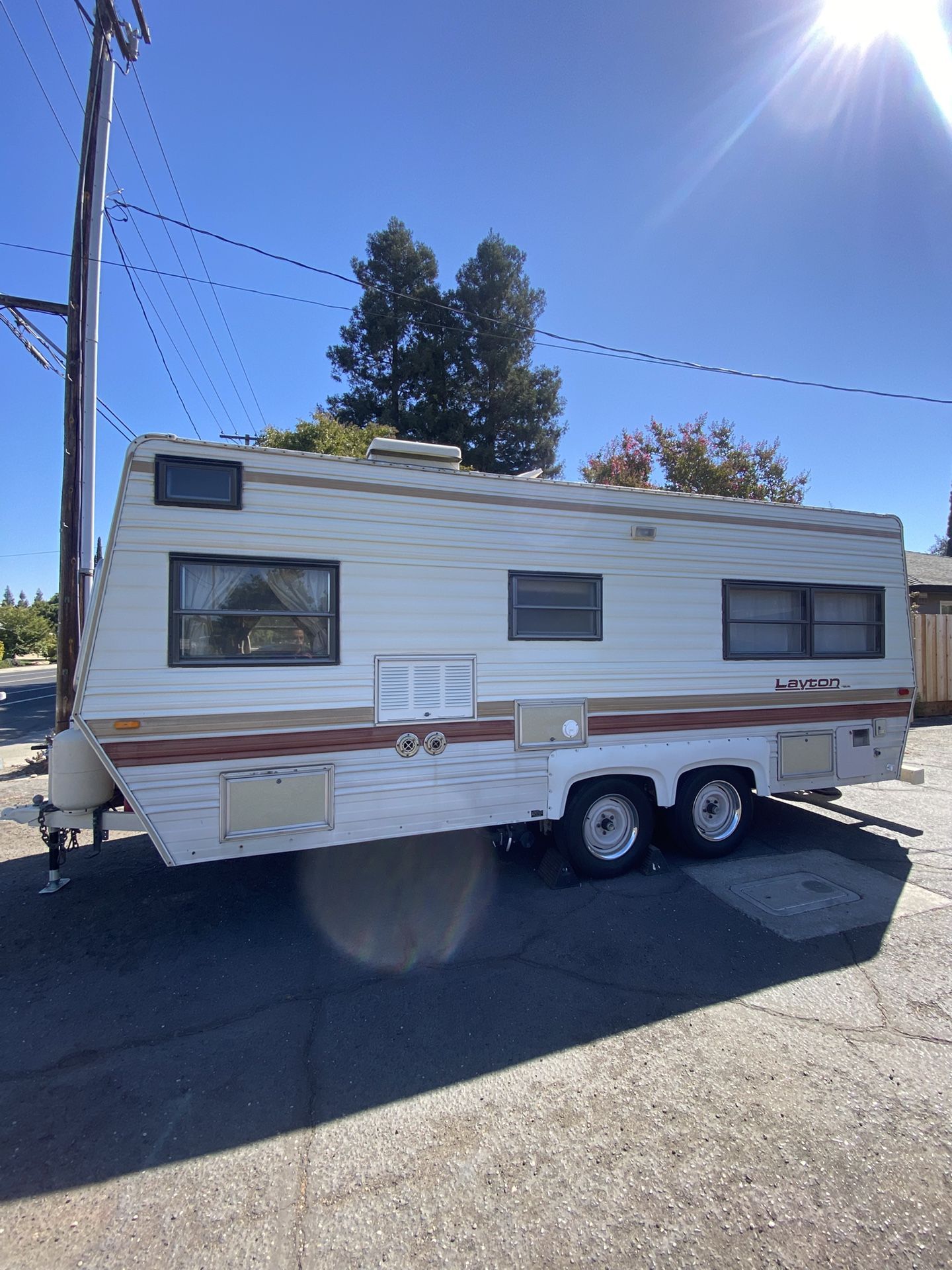 1986 LAYTON 19’ CAMP TRAILER