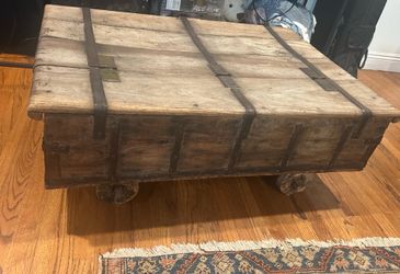 Coffee table /storage trunk / antique