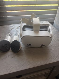 Meta Quest 3 128GB VR Headset with Controllers