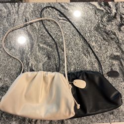 Black And Beige Clamshell Clasp Purses