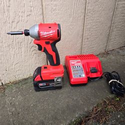 MILWAUKEE M18 IMPACT DRIVER WITH M18 XC5.0 BATTERY AND CHARGER LIKE NEW 