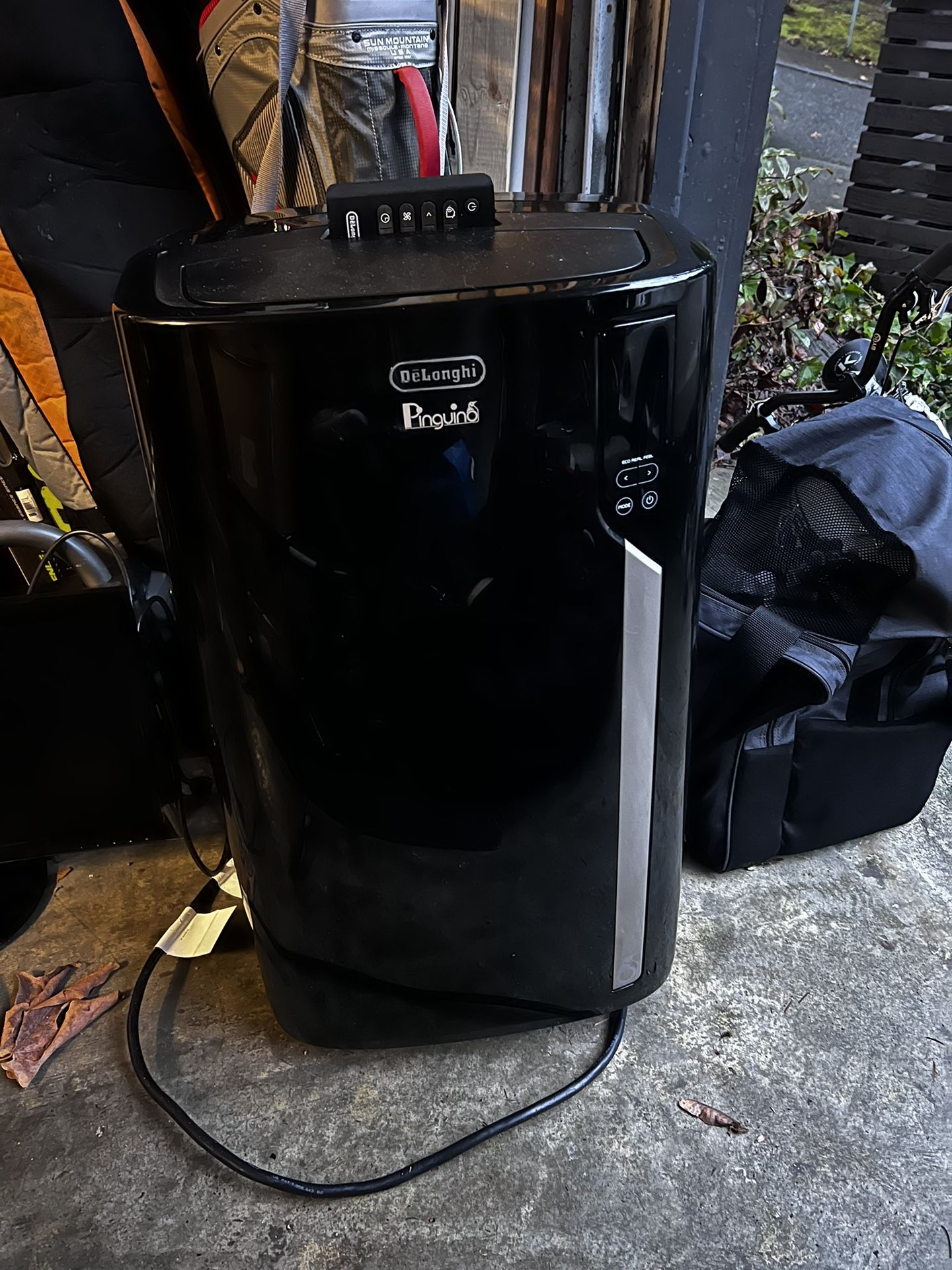 Delonghi Penguin Portable Air Conditioner (AC)
