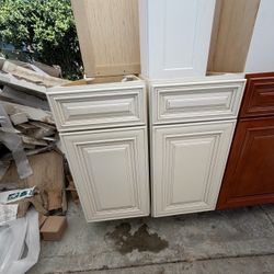Cream White Base Kitchen Cabinets
