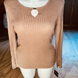 Beautiful Women Shirt sweater New With Tag Never Used  Size (L) Only$18
