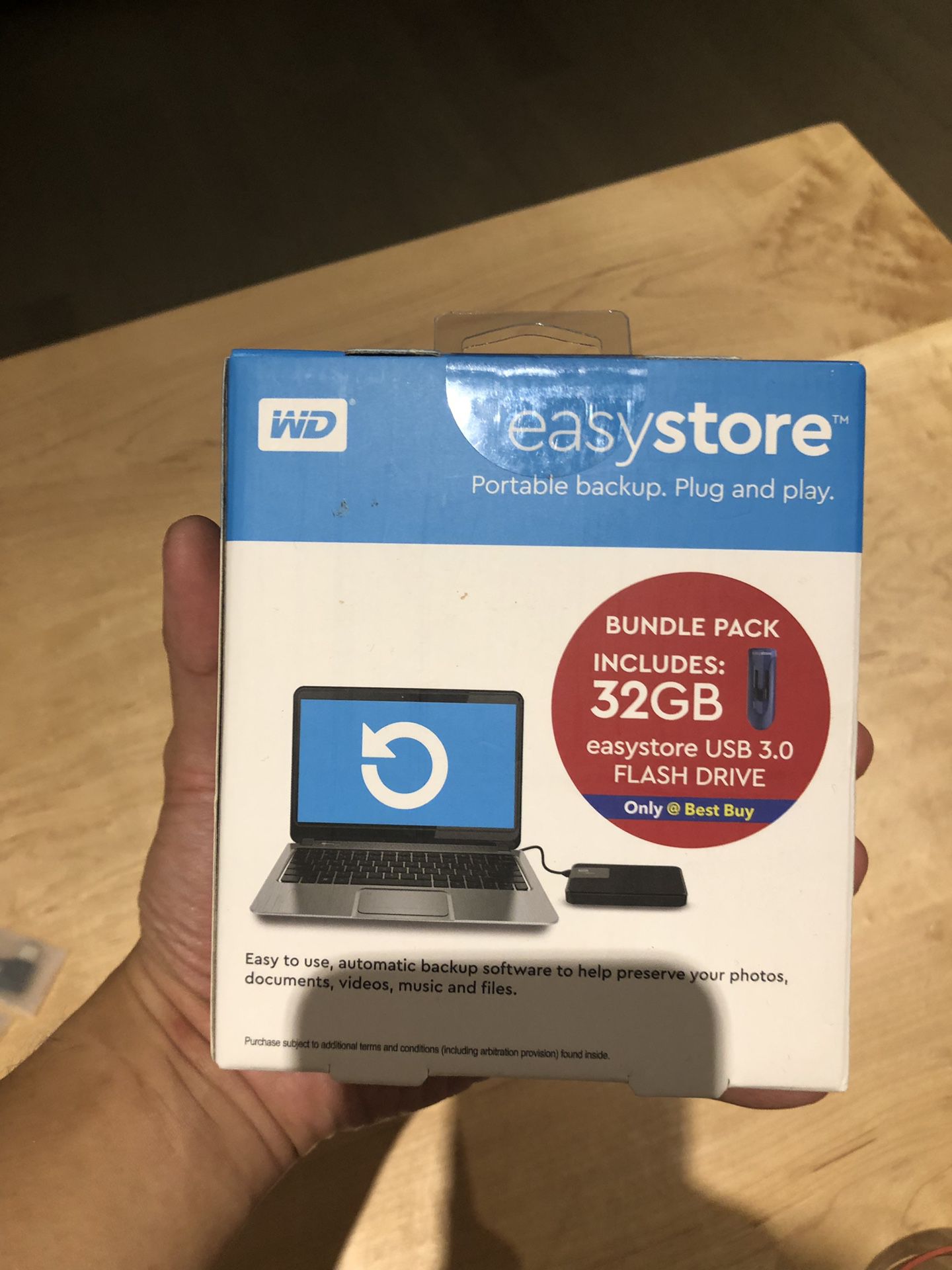 WD Easystore 4TB External USB 3.0 Portable Hard Drive with 32GB Easystore USB Flash Drive