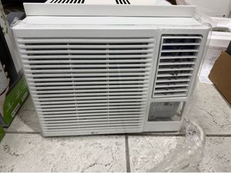 LG - 7,600 BTU 115-Volt Window Air Conditioner Unit Cools 330 sq. ft. with Heater, Remote and Dehumidifier