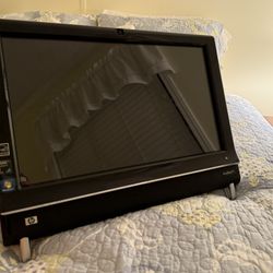 HP TouchSmart 300 all-in-one desktop PC
