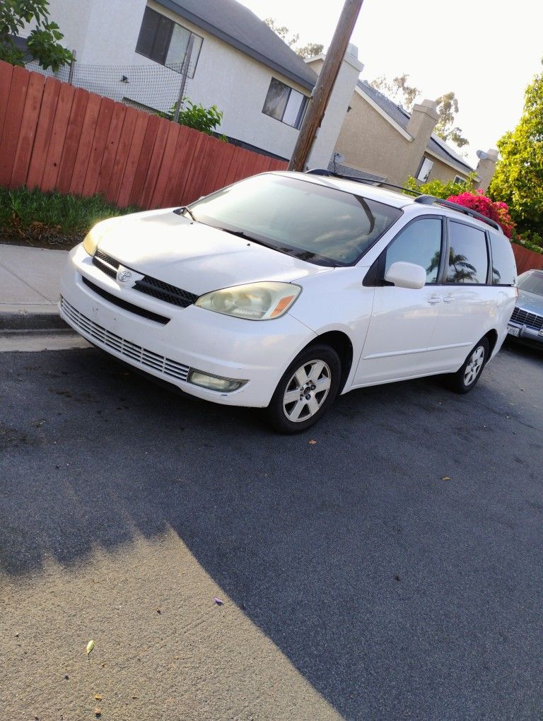 2004 Toyota Sienna