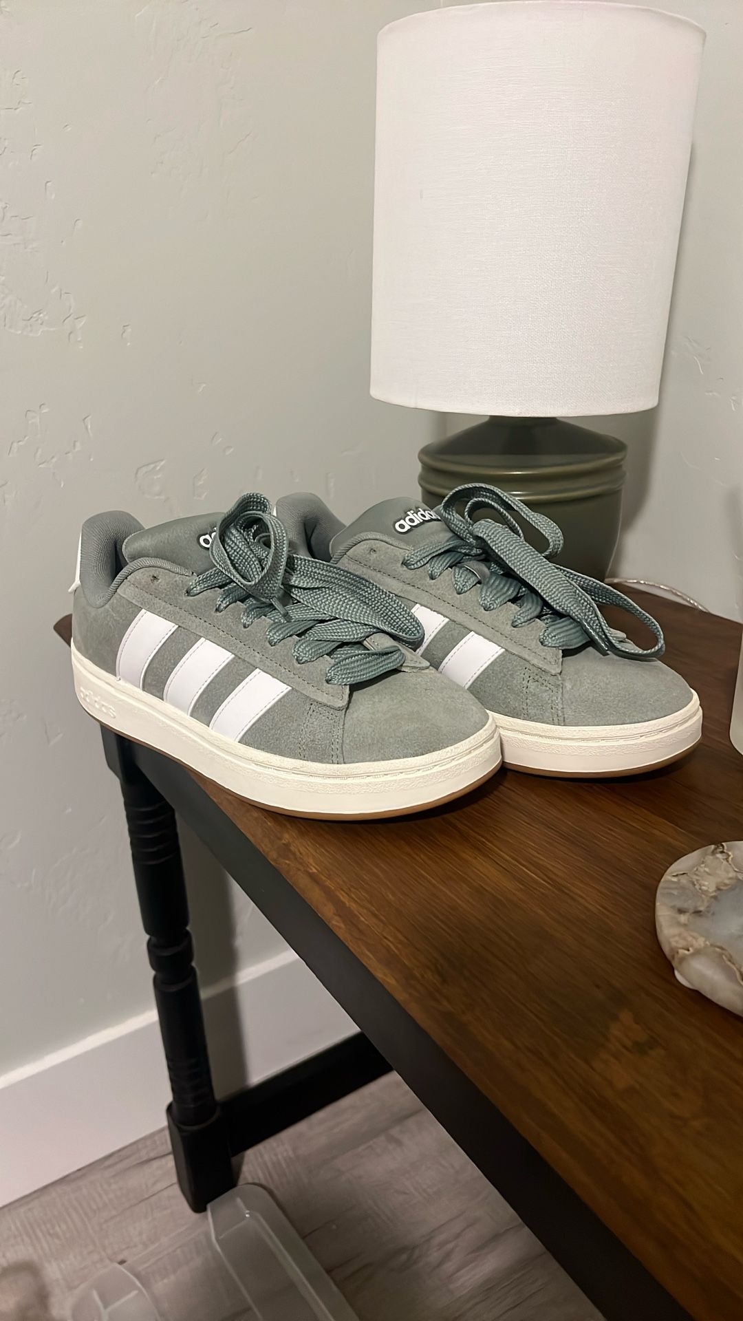 Adidas Sneakers