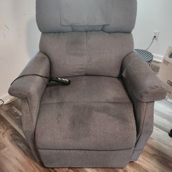 Lift Chair(Golden MaxiComfort)