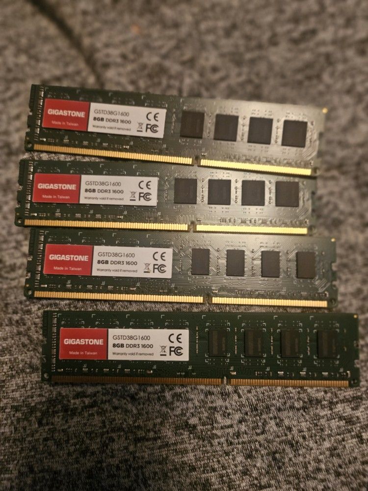 DDR3 RAM 8GBx4 DDR3/
DDR3L 1600MHz (1333MHz)
PC3-12800