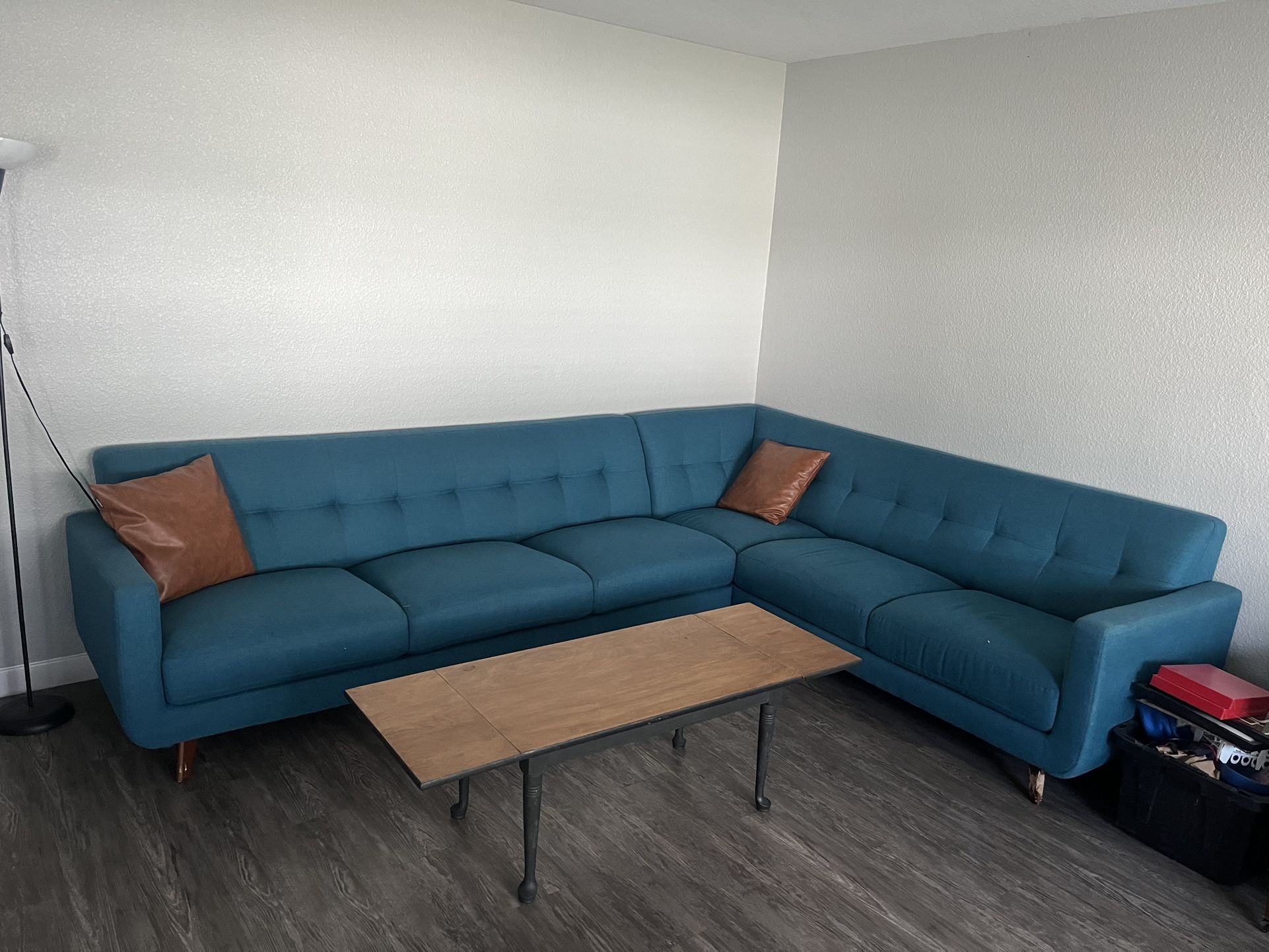 Couches With Coffee Table