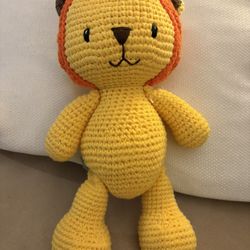 “13 Crocheted Lion