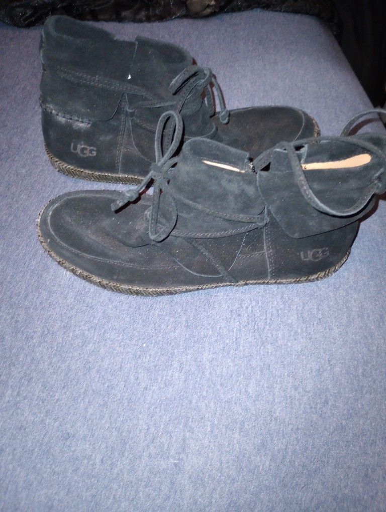 Ugg Reid Moc Size 7.5 Suede