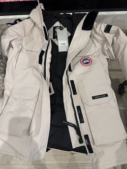 Canada Goose Men’s Expedition Parka, Large, New With Tags