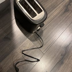 Amazon Basics 2 Slice Toaster