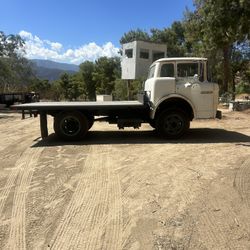 1970 Ford C600 Cabover Flat Bed Truck