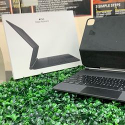 Apple  iPad Magic Keyboard 