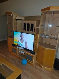 Entertainment center