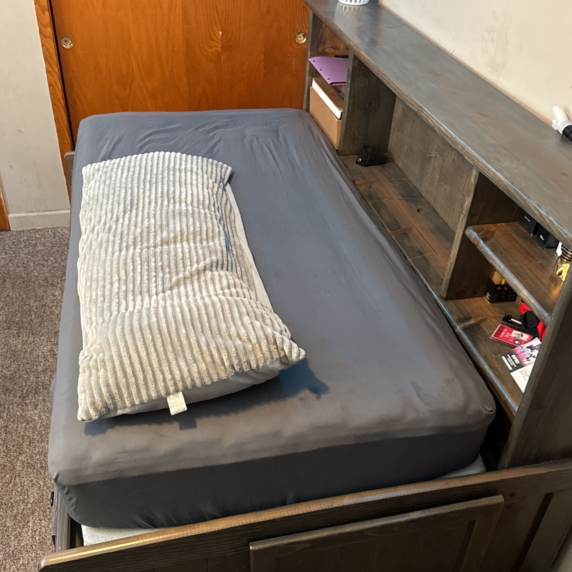 Grey Wood Bedroom Set/ Twin Size