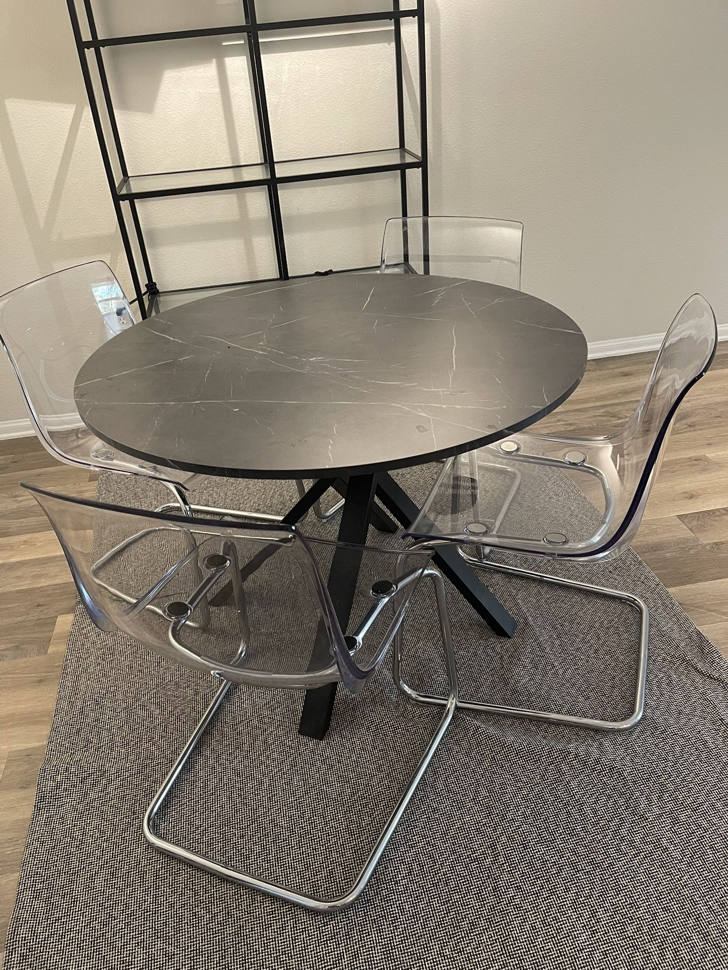 Round Dinning Table