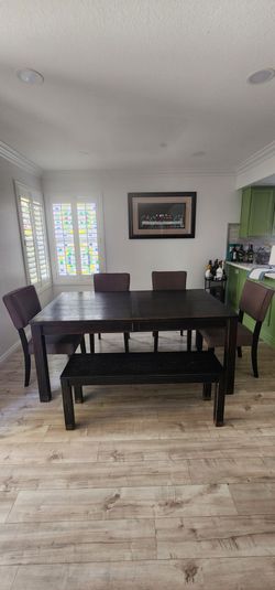 Dining table set