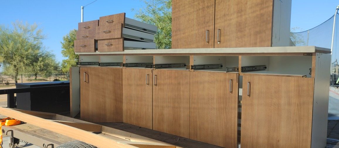 Cabinets With Quartz Top