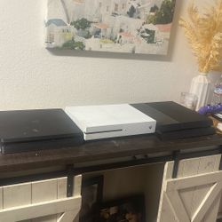 2 PS4s And Xbox1