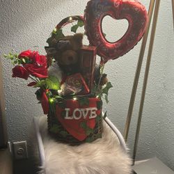 $60 Valentines Day Gift Basket 
