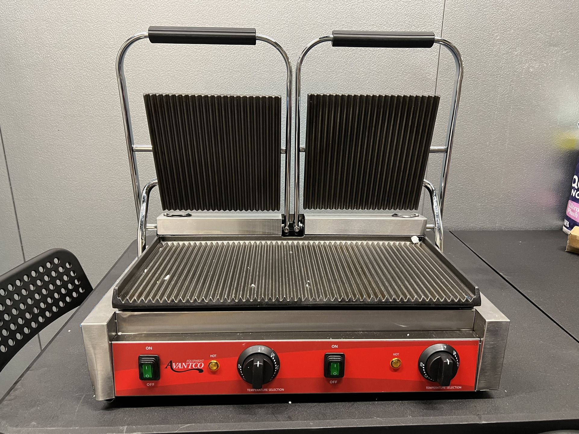 Avantco PG400 Commercial Dual Panini Sandwich Grill