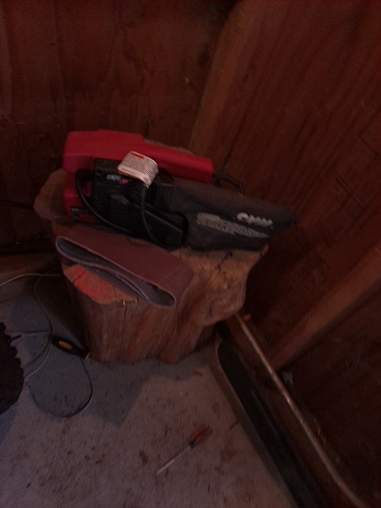 Lightly Used Belt Sander With 4 Extra Belts
