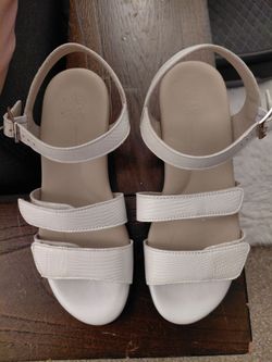 SAS size 6.5 ww sandals white and black
