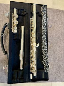 Yamaha flute and case