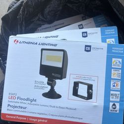 Lithonia Lighting ESXF2 LED Floodlights Dusk Till Dawn NIB (4)